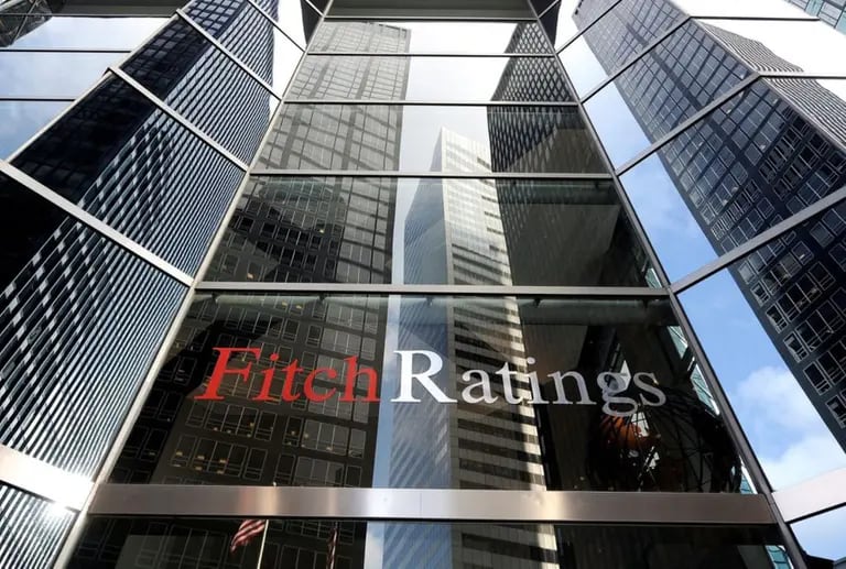 La fachada de un edificio de Fitch Ratings. Foto: Bloombergdfd