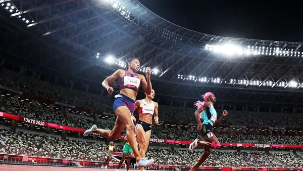 Estrella del atletismo Allyson Felix ganó medalla olímpica usando su propia línea de zapatosdfd