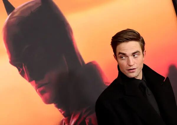 Robert Pattinson, ator que interpreta Batman em nova versão da Warner Bros. Pictures: novos filmes poderão demorar mais para chegar ao streaming