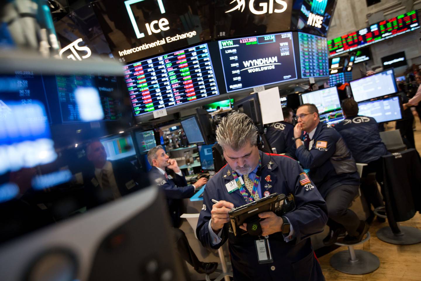 Wall Street termina semana tensa com perdas