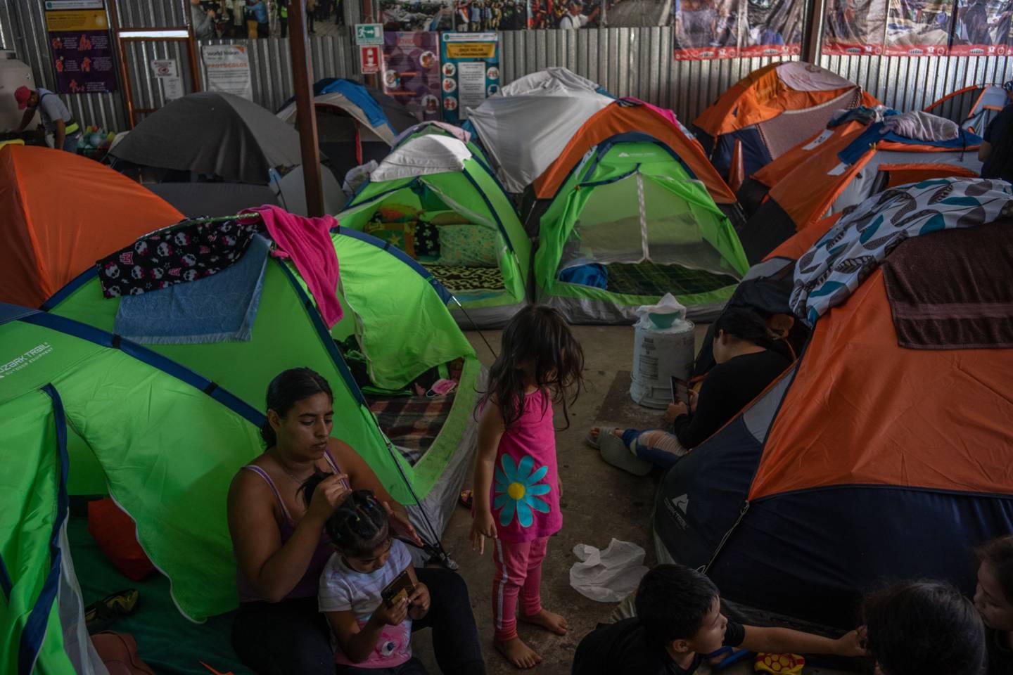 México ha puesto en marcha duros controles migratorios en su frontera sur colindante con Guatemala, en un intento por detener a miles de centroamericanos y haitianos que buscan cruzar al país para llegar a territorio estadounidense.