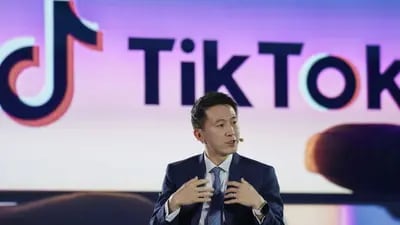 Shou Zi Chew, director ejecutivo de TikTok Inc, habla durante el Foro de la Nueva Economía de Bloomberg en Singapur, el miércoles 16 de noviembre de 2022.