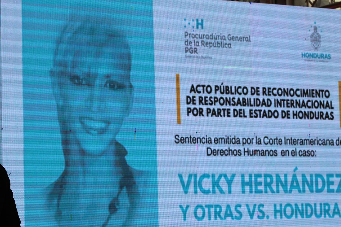El Estado de Honduras hizo este lunes en San Pedro Sula un acto público de reconocimiento de responsabilidad por el asesinato de Vicky Hernández.dfd