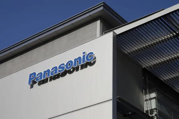 La denuncia laboral contra la unidad de Panasonic fue motivada por supuestamente despedir trabajadores e intentar forzar un acuerdo con un sindicato en disputa.