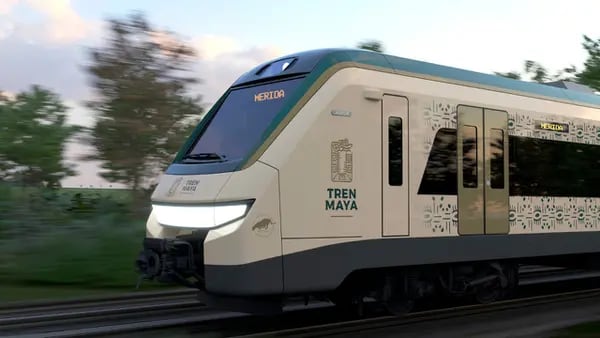 El Tren Maya circula por una vía ferroviaria al sureste de México. (Foto: Cortesía Fonatur)