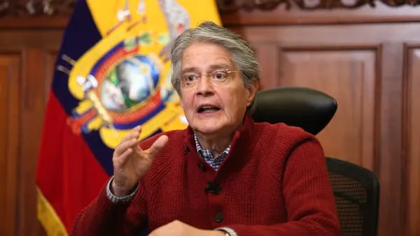 Presidente Lasso baja la gasolina y el diésel en Ecuador como salida a la protestadfd