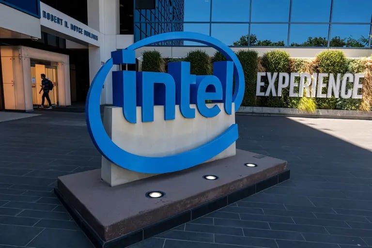 Intel headquarters in Santa Clara, California. Photographer: David Paul Morris/Bloombergdfd