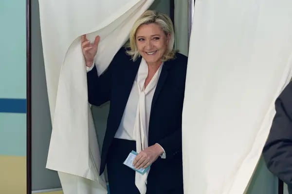 La líder nacionalista reconoció su derrota en un discurso ante sus partidarios en París.
