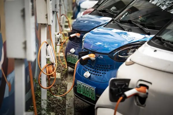 China prorroga incentivos para impulsar su industria de vehículos eléctricos