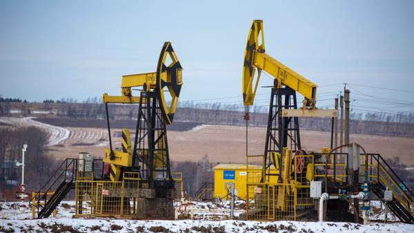 El petróleo registra su mayor subida semanal en un mesdfd