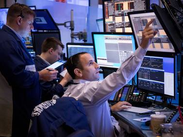 Tecnológicas rebotan en Wall Street; libra se mantiene estable a la espera del BoEdfd