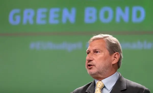He talks to media about an independently evaluated Green Bond framework, thus taking a step forward towards the issuance of up to 250 billion green bonds, or 30% of NextGeneration EU's total issuance.