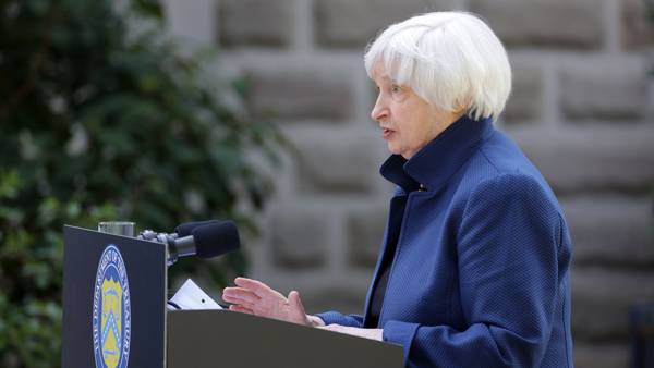 Yellen rechaza idea de que la Fed eleve su objetivo inflación del 2%dfd