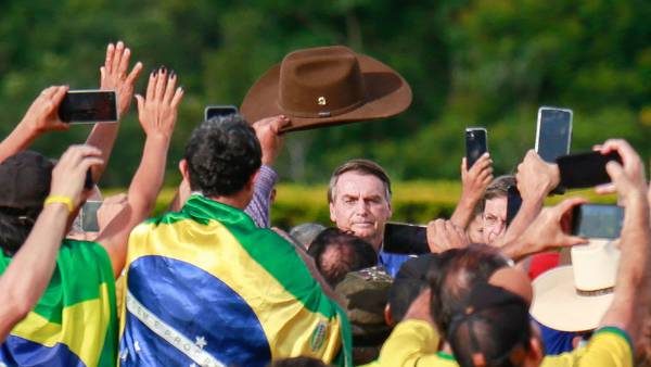 Bolsonaro se refugia cerca del ‘lugar más mágico de la Tierra’dfd