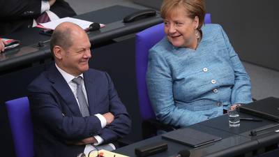 Merkel reaparece en público y califica de “gran error” la invasión de Putindfd