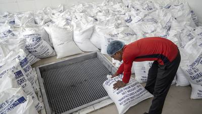 Índia proíbe exportação de açúcar e mercado se volta para o Brasildfd