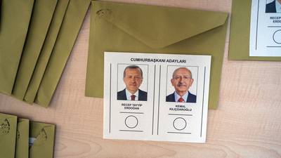 Erdogan busca extender su mandato en la segunda vuelta electoral en Turquíadfd