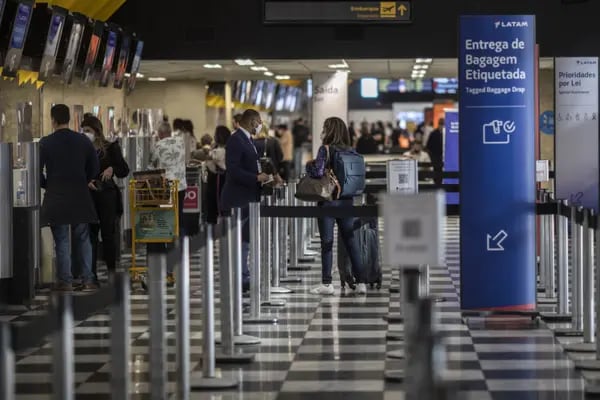 Brasil prepara un plan de rescate de US$1.000 millones a aerolíneas, según fuentes