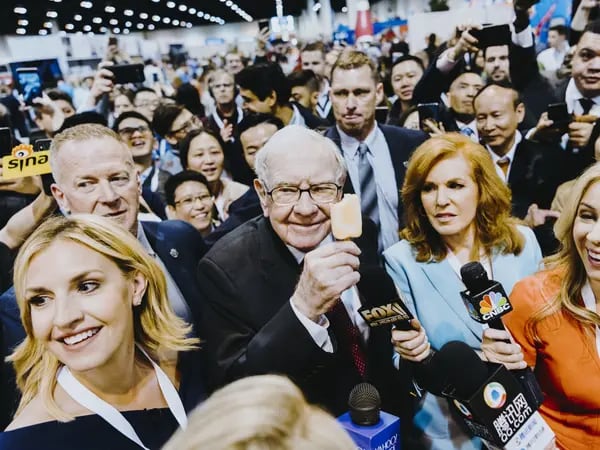 Buffett comenta de sucessão a Apple e Munger: os destaques da reunião da Berkshiredfd