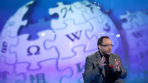 Cofundador de Wikipedia critica obsesión de redes sociales por el “engagement”dfd