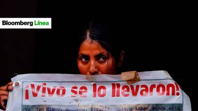 MÉXICO: 8 años del CASO AYOTZINAPA  y el gobierno hace CONCIERTO MASIVO-GRATUITOdfd