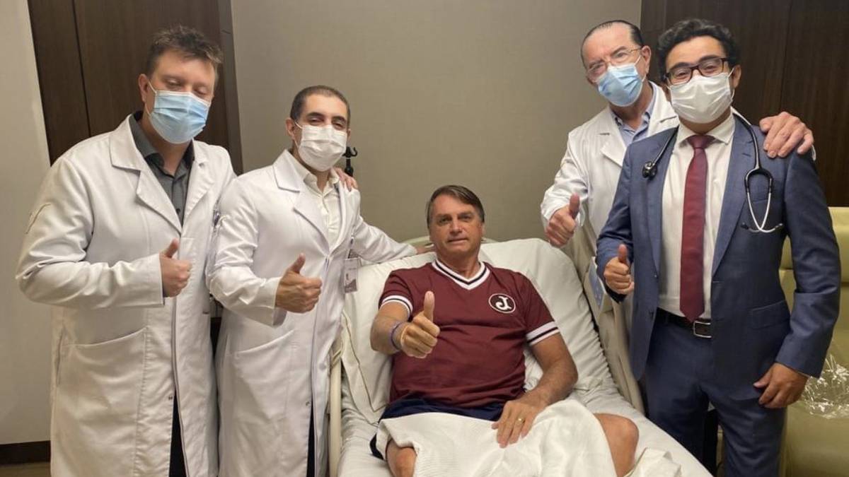 Bolsonaro ganha alta do hospital após retirada de sonda 