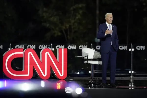 El candidato presidencial demócrata y exvicepresidente Joe Biden participa en un acto municipal de la CNN el 17 de septiembre de 2020 en Moosic, Pensilvania.