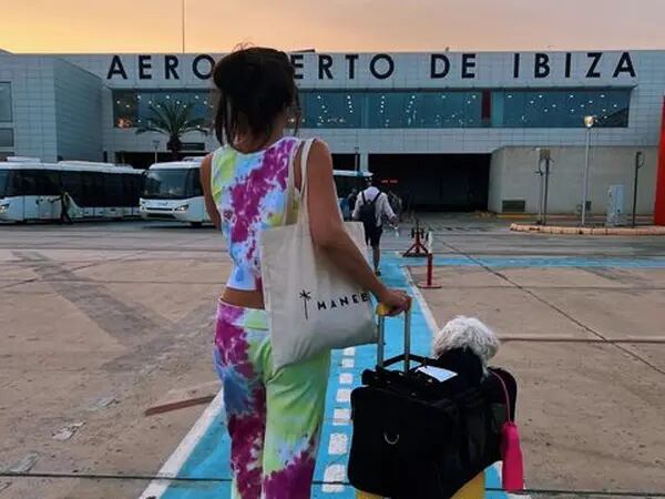 Cesca Civita chegando a Ibiza: influenciadora de moda de luxo e viagens a destinos como ilhas no Mediterrâneo (Reprodução/Instagram)