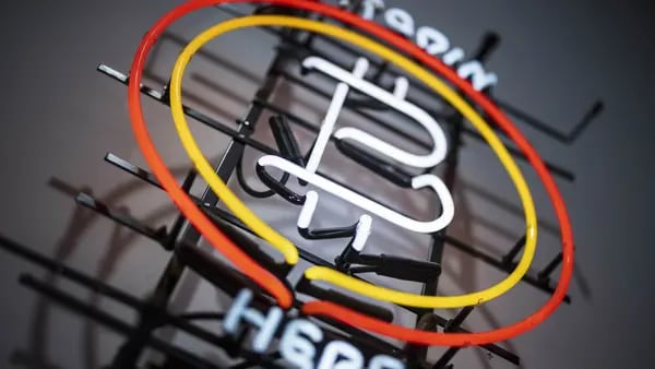 Bitcoin caiu cerca de 20% desde a estreia dos primeiros ETFs à vistadfd