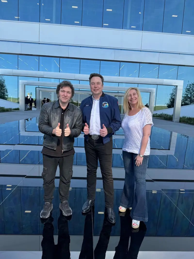 Elon Musk con Javier y Karina Milei.