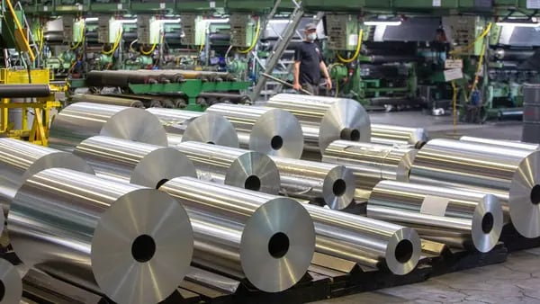Aluminio: Empresa mexicana suspende pagos atrapada en sanciones a Rusiadfd
