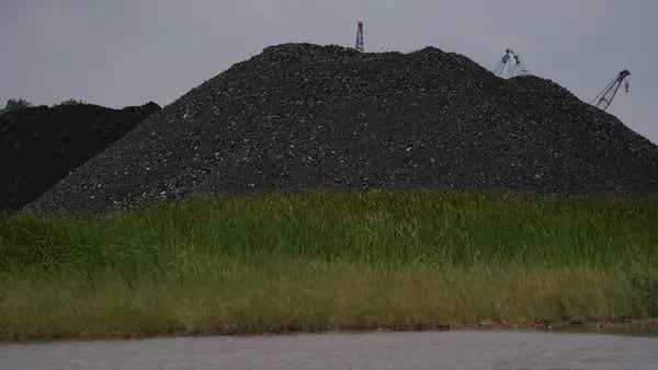 El carbón sigue recaudando billones de dólares pese a promesas de cero netodfd