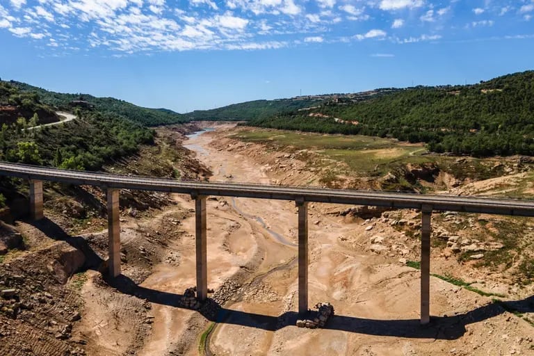 The Rialb reservoir during a drought in La Baronia de Rialb, Spain.dfd