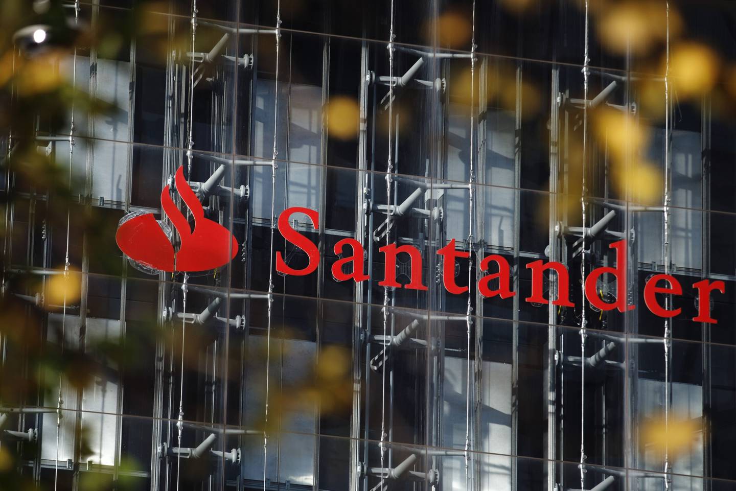 El acuerdo con la filial local de Santander, presidida por Laura Diez Barroso Azcárraga, sigue al alcanzado con Banorte
