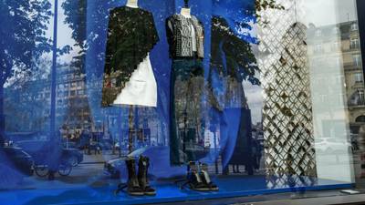 Mercado de luxo: Lockdown na China afetou demanda, diz dona da Louis Vuittondfd