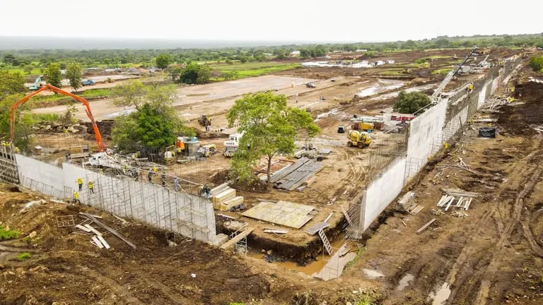 El gobierno salvadoreño anunció la construcción de una nueva cárcel, con capacidad para 20.000 prisioneros, llamada Centro de Confinamiento del Terrorismo. Se ubicará en San Vicente. Fotos: DGCP y MOPdfd