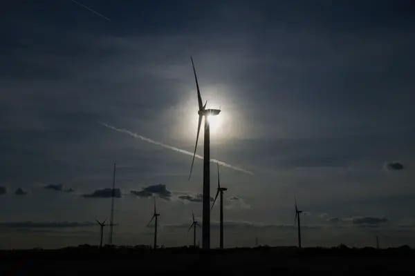 Turbinas eólicas terrestres en el parque eólico de Bradwell, cerca de Bradwell on Sea, Reino Unido.