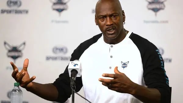 Michael Jordan vende controle do Charlotte Hornets e mostra caminho para Messidfd