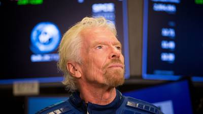 Richard Branson vende una participación de US$300 millones en Virgin Galacticdfd