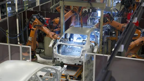 Industria automotriz en México registra alza en producción y exportación en marzodfd