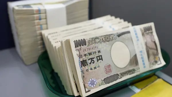Japón interviene para apuntalar su moneda por primera vez en más de 20 añosdfd