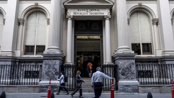 Nuevo golpe a las reservas del BCRA: Argentina pagó al FMI y bonistas dfd