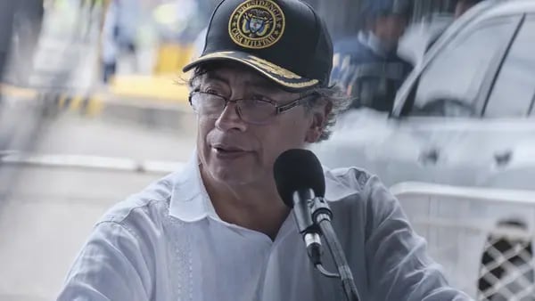 President Gustavo Petro’s Approval Rating Dips to 46% in Colombiadfd