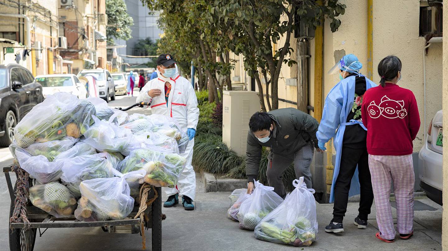 Shanghái reportó 9.006 casos diariios de covid el domingo a medida que la ciudad inicia una nueva ronda de pruebas masivas el lunes.Fuente: Bloombergdfd