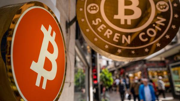 Bitcoin vuelve a desplomarse; inversores a la espera de dato de inflación en EE.UU.dfd