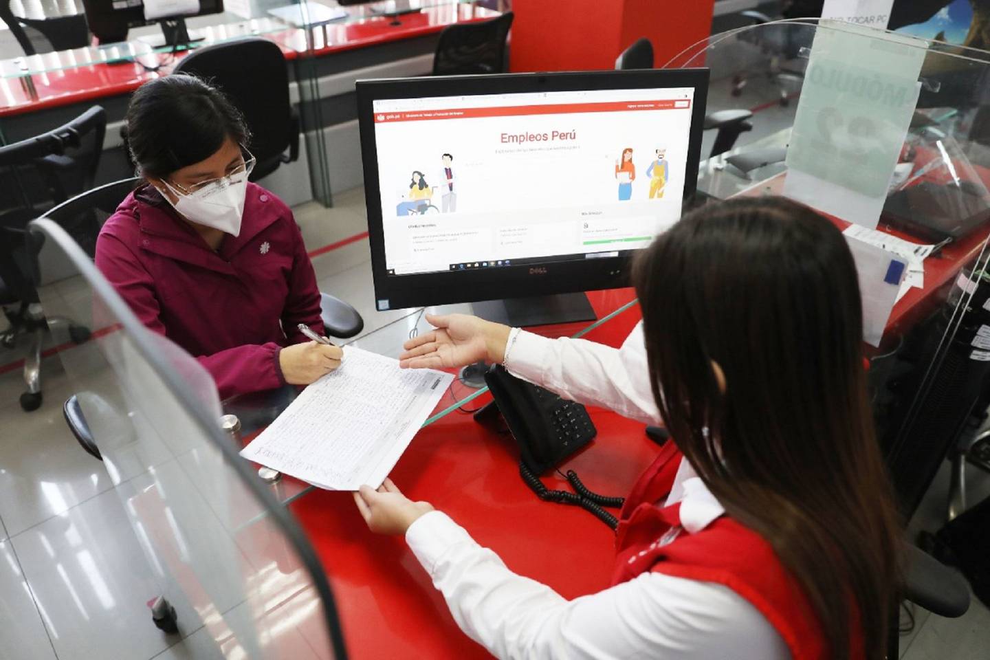 Cifras de crecimiento del empleo en Perú ocultan debilidad del mercado laboral, alerta Fitch Ratings.dfd