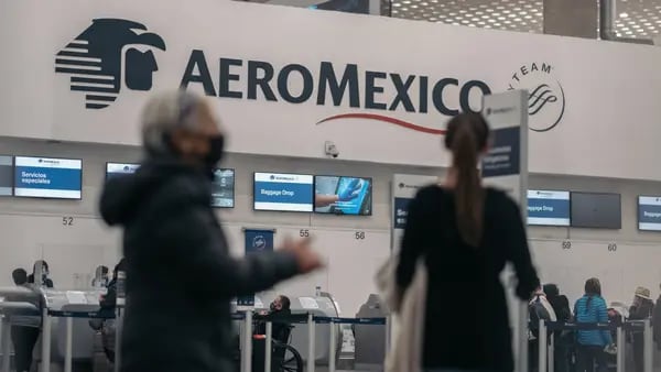 Aeroméxico propondrá a sus accionistas salir de la Bolsa Mexicanadfd