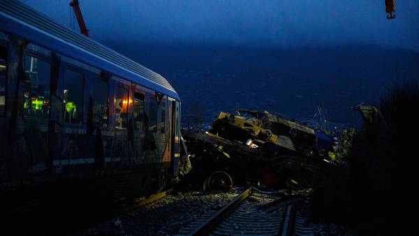 Centenares de muertos en el accidente de tren más mortífero en décadas en Indiadfd