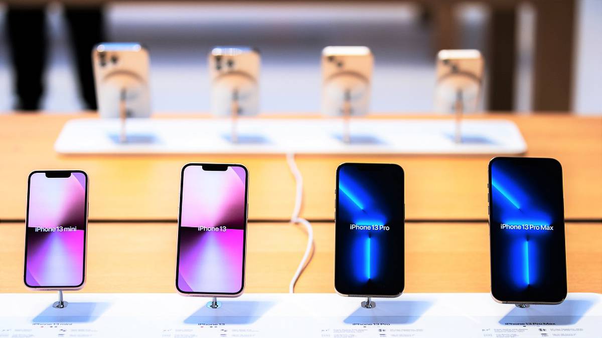 Ações da Apple recuam após relato sobre demanda menor do iPhone