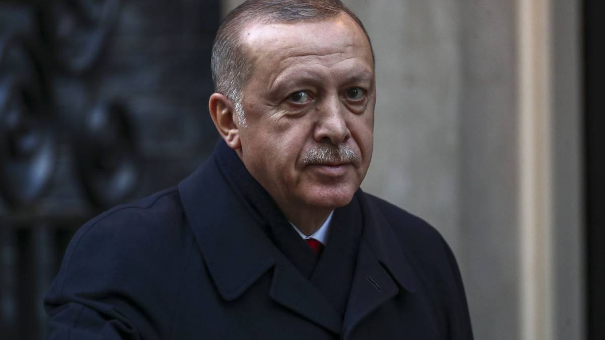 Turquia: Erdogan demite ministro das Finanças e lira desaba